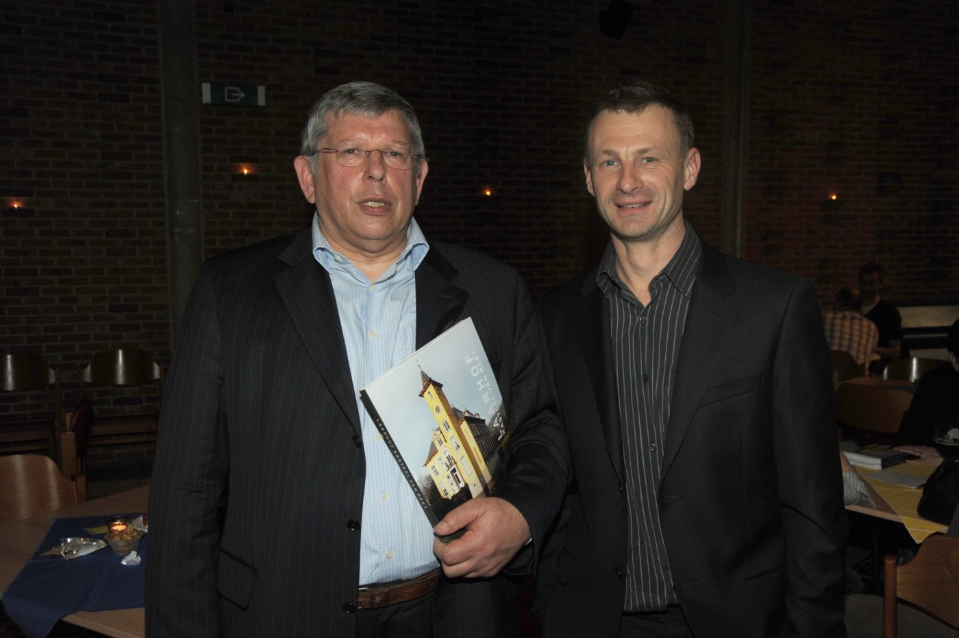 In 2011 was Davidsfonds - Reet de uitgever van het boek 'Laarhof - Kasteel van Reet'.  Op de foto staan de auteurs Leo Vermeulen en Jan Bleys tijdens de presentatie van het boek in het Gildenhuis.